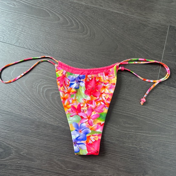 437 Piper Bottoms in Tropic - Picture 3 of 5